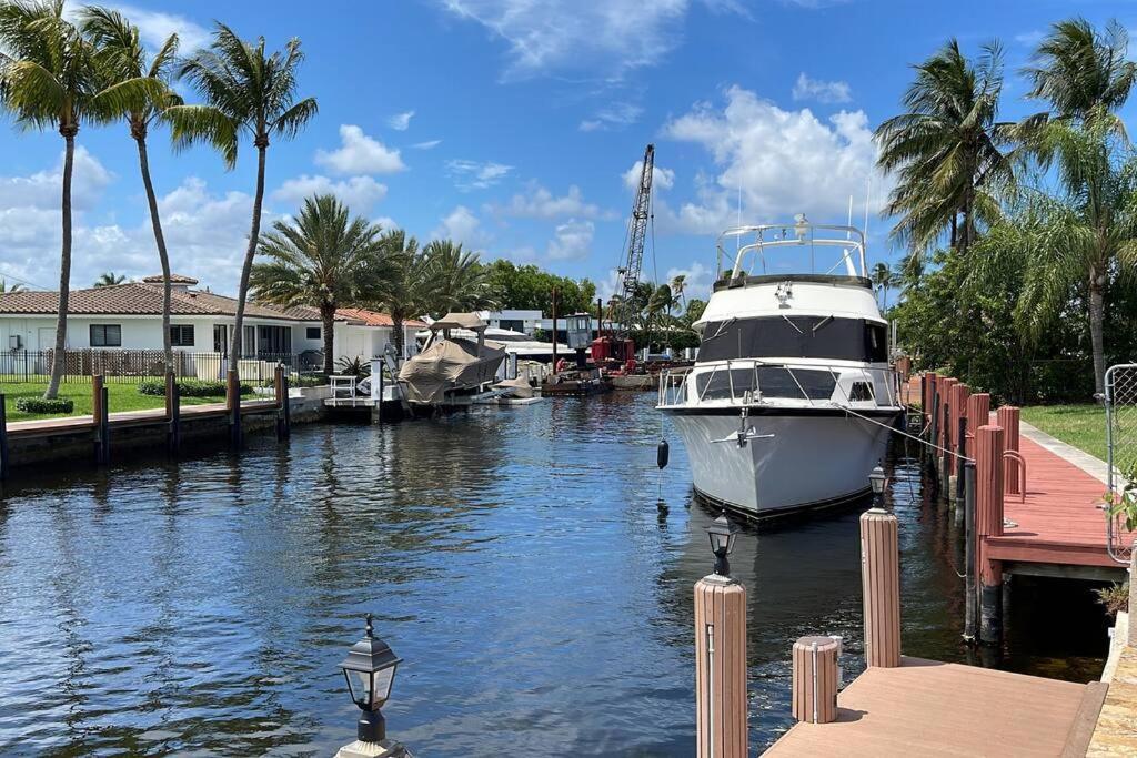 Adorable House With Amazing Water Front Of Canal Vila Pompano Beach Exterior foto